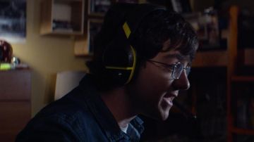 The headphones black and yellow Skullcandy of Suds31 (Drew Goin) in "probation"