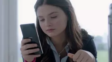 The mobile phone of Nancy (Stefanie Scott) in I. T.