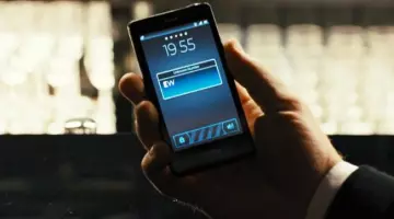 Le téléphone Sony Xperia T de James Bond (Daniel Craig) dans Skyfall