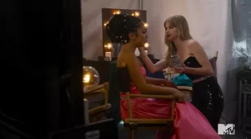 Brooke Maddox (Carlson Jeunes), de Sisley compact dans Scream S02E08