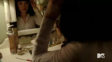 Esmalte de uñas Sally Hansen de Emma Duval (Willa Fitzgerald) en Scream S01E09