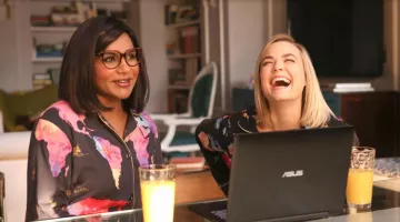 L'or­di­na­teur por­table Asus de Mindy La­hiri (Mindy Ka­ling) dans The Mindy Pro­ject
