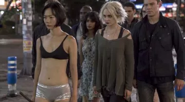 Le pull Free People de Riley Blue (Tuppence Middleton) dans sense8 S02E11
