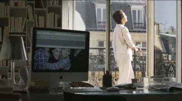 The computer screen of Anne (Juliette Binoche) in Them