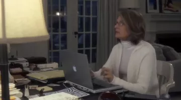 Erica Barry's (Diane Keaton) g4 powerbook laptop en