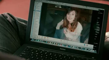 The Macbook computer of Alex Mann (Guillaume Canet) in Last Night