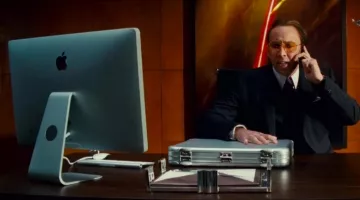 The screen of Apple computer of Kyle Miller (Nicolas Cage) in Break-in