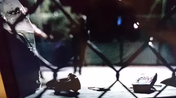 The cell phone Nokia 3410 Charlie Croker (Mark Wahlberg) in Turning to the Italian