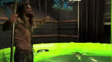 Le costume d'A­qua­man (Ja­son Mo­moa) dans Bat­man v. Su­per­man