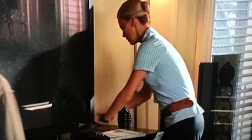 The drive CDs of Steve (Edward Norton) in turn the Italian