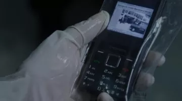 The mobile phone Mobile Thomson link 28 Thomson seen in the series Marseille (Season 1)