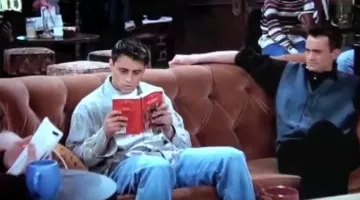 libro mujercitas que leen a joey tribbiani (matt leblanc) en amigos