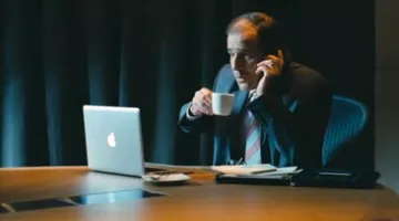 The notebook of François Briand (Frédéric Pierrot) in tail-nitête