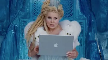 The laptop of the White Bitch (Jennifer Coolidge) in a Big movie