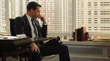 Les appui-livres cheval de Don Draper (Jon Hamm) dans Mad Men