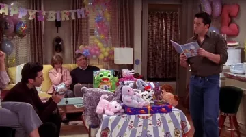 le livre "love you forever" de robert munch que joey tribbiani (matt leblanc) lis à Emma