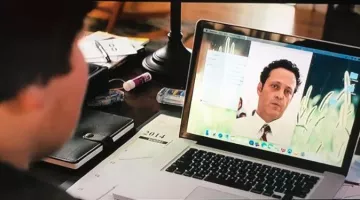 The laptop of Paul Trunkman (Britton Sear) in Jet Lag