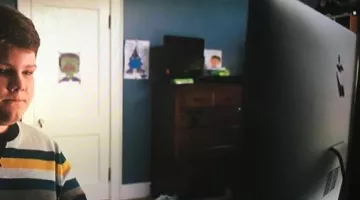 The computer screen of Paul Trunkman (Britton Sear) in Jet Lag