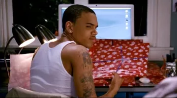 La pantalla del ordenador de Michael "Baby" Whitfield (Chris Brown) en This Christmas