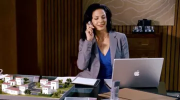 The laptop Karen (Amy Hunter) seen in This Christmas