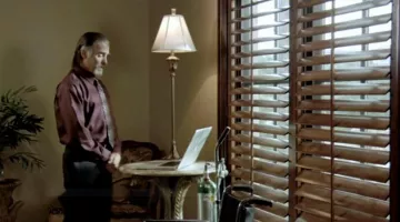 The portable computer of Booth (Jeff Fahey) in Machete