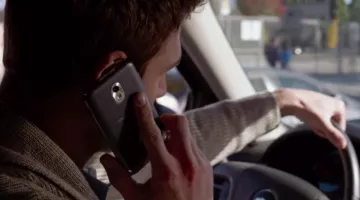 The mobile phone of Noah Sandborn (Ryan Guzman) in A neighbor too perfect