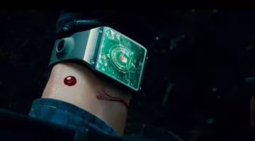 El reloj inteligente Samsung de Takashi Hamada (Brian Tee) en Jurasic World