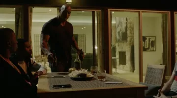 The mobile phone-white, Reggie (London Brown) in Ballers