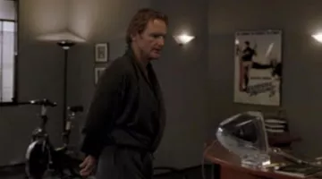The computer iMac G3 grey seen in Crocodile Dundee 3