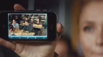 The iphone of Chloe (Kristen Bell) in Scream 4