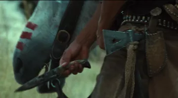 El auténtico cuchillo rojo de la cosecha (Martin Sensmeier) en Los siete mercenarios