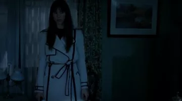 Lanvin trench porté par Spencer Hastings (Troian Bellisario) dans Pretty Little Liars S07E15