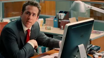The Apple Imac computer of Andrew Paxton (Ryan Reynolds) in The proposal