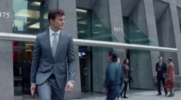 Le smartphone Apple iPhone 5s de Christian Grey (Jamie Dornan) dans Cinquante Nuances de Grey