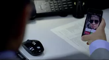 The smartphone Apple iPhone 5s Finn (Rami Malek) in ' Need for Speed