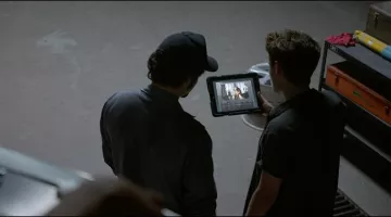 The tablet Apple iPad Little Pete (Harrison Gilbertson) in Need for Speed