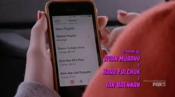 The smartphone Apple iPhone 5 by Grace Gardner (Skyler Samuels) in Scream Queens S01E01