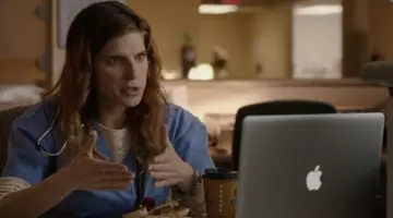 L'ordinateur portable Apple de Brenda (Lake Bell) dans Million Dollar Arm