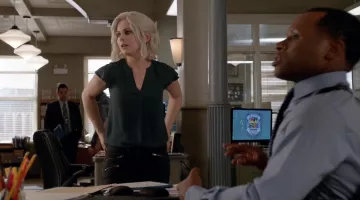 Le top vert J. Crew de Liv Moore (Rose McIver) dans iZombie S03E08
