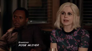 La robe Carven de Liv Moore (Rose McIver) dans iZombie S03E08