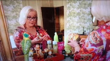 Le gel douche Caudalie de Jac­que­line (Jo­siane Ba­lasko) dans Re­tour chez ma mère