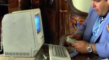 The apple macintosh Angelo (Andy Garcia) in Eight million ways to die