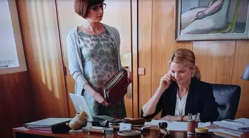 La computadora portátil apple de Diane (Virginie Efira) en Un hombre a la altura de la tarea