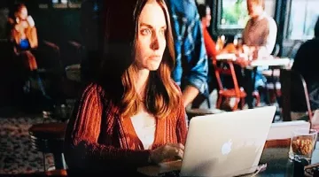 The notebook of Lucy (Alison Brie) in a Single, user manual