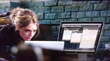 The desktop computer Apple of Brooke Nevin in Breakout kings