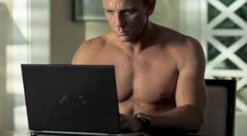 The Sony Vaio SZ of James Bond (Daniel Craig) in Casino Royale