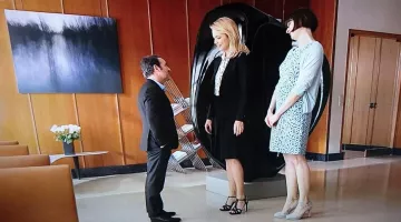 Sandalias de tacón negro de Diane (Virginie Efira) en A Man Up to the Task