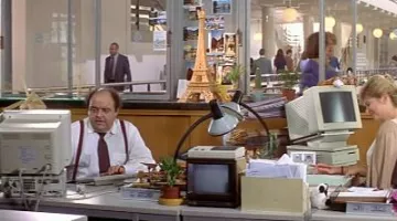 The Apple Macintosh IIsi, François (Jacques Villeret) in Le Diner de cons