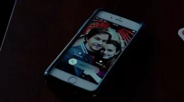 The iphone of Dusty (Mark Wahlberg) in a Very Bad Dad