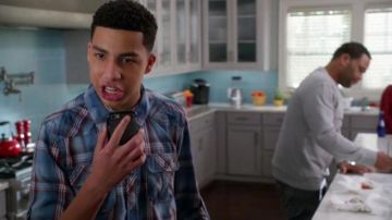 The iphone 6 Andre Johnson (Marcus Scribner) in Black-ish